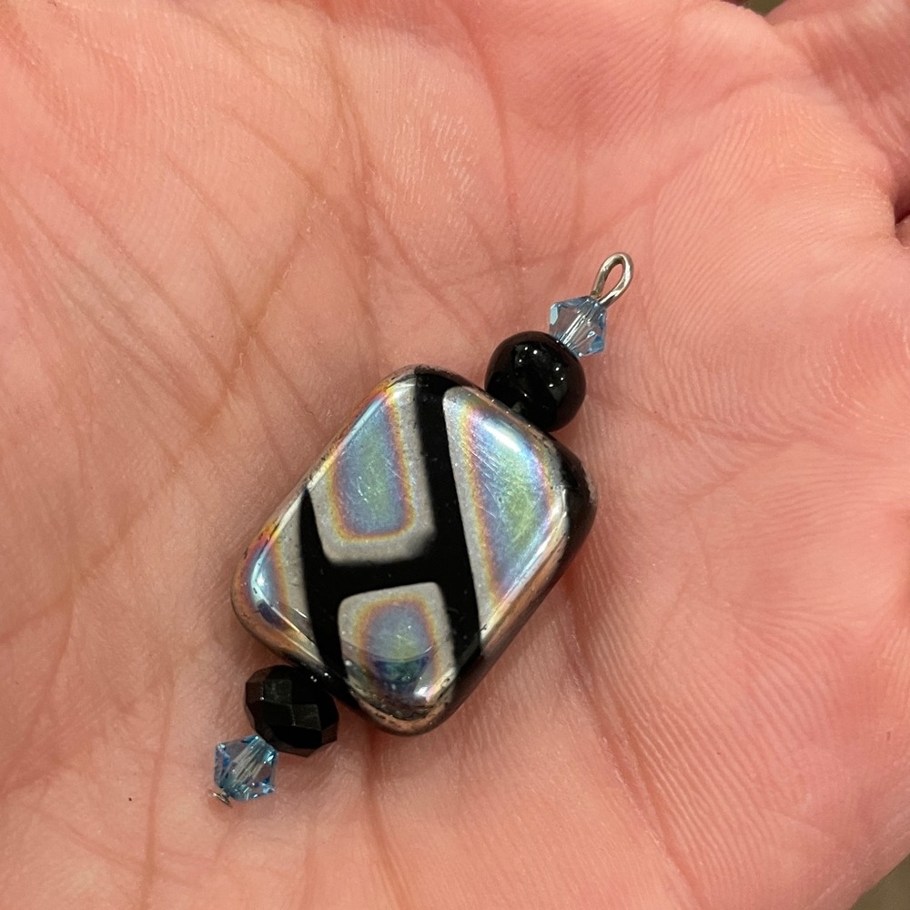 Iridescent Black and Blue Geometric pendant - Picture 2 of 2